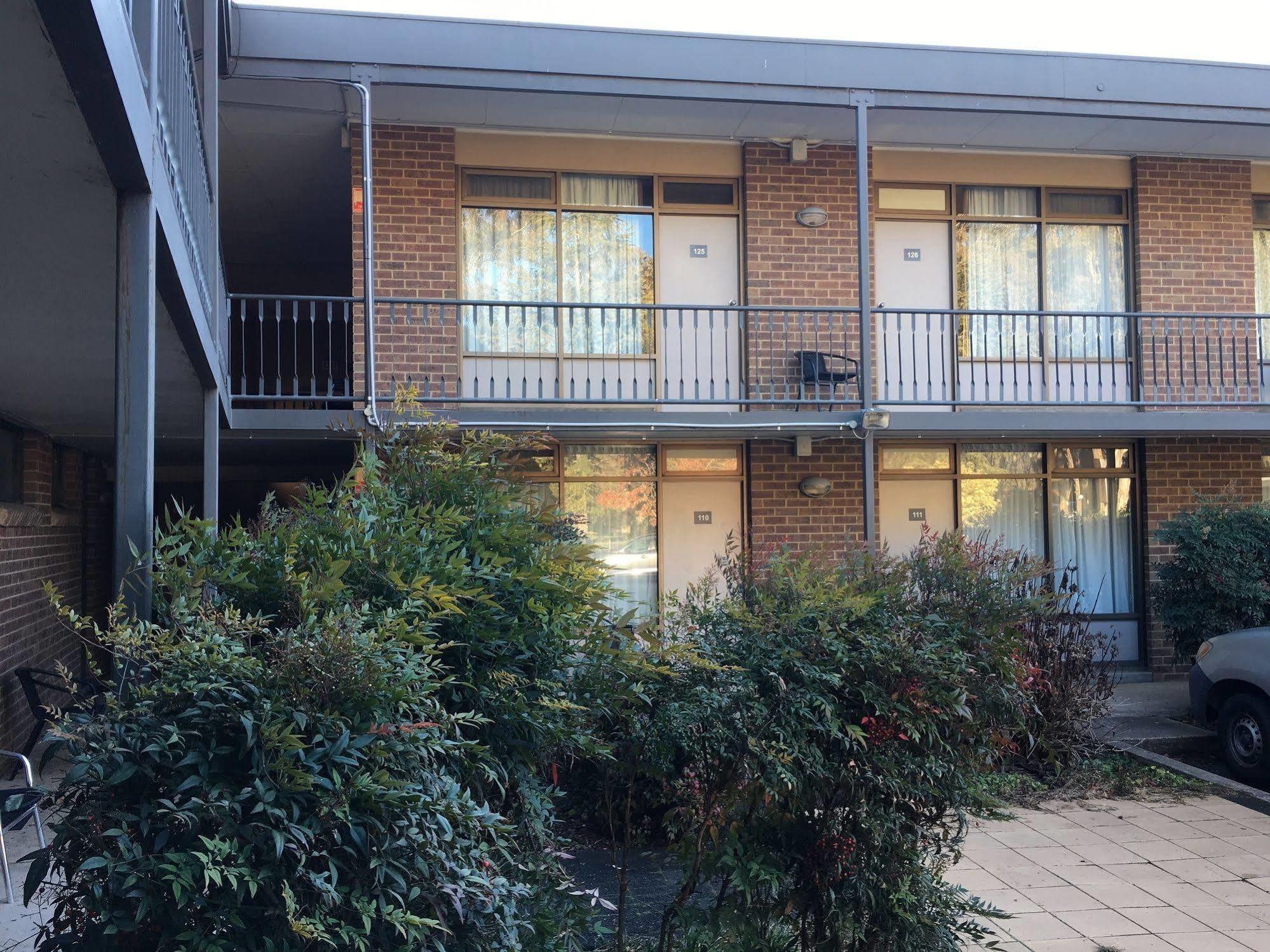 Red Cedars Motel Canberra Eksteriør billede