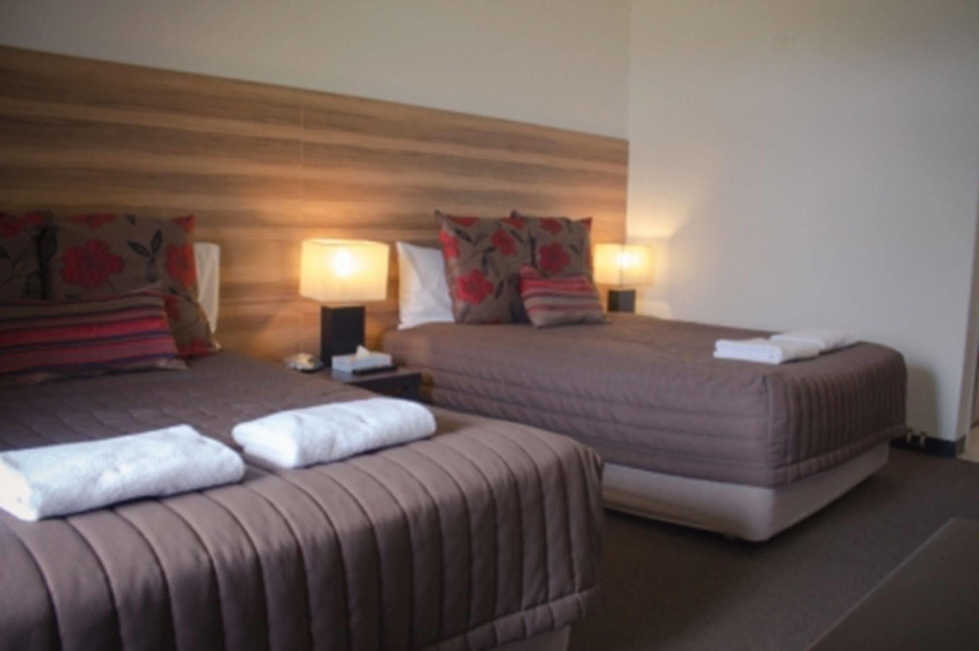 Red Cedars Motel Canberra Eksteriør billede