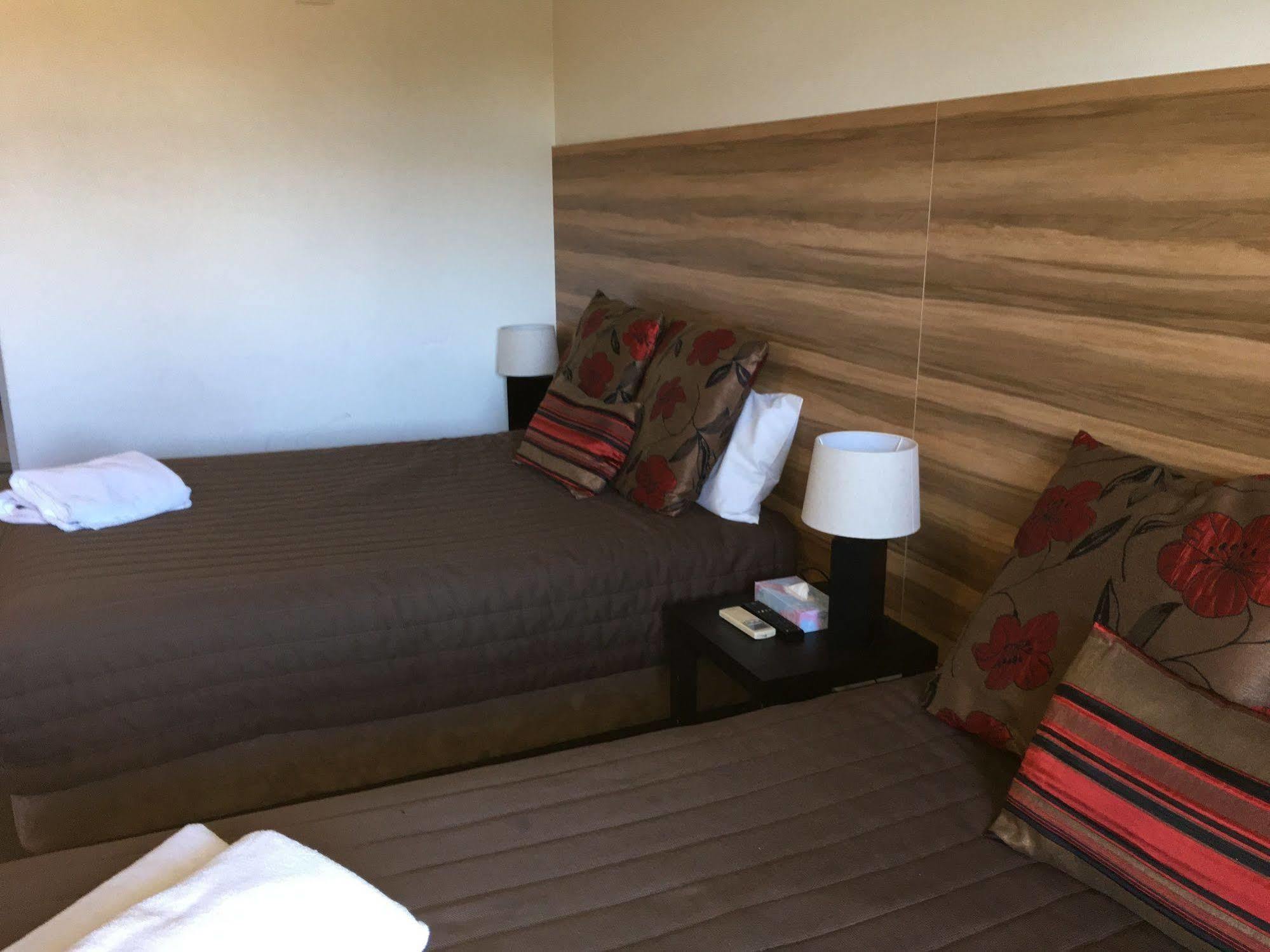 Red Cedars Motel Canberra Eksteriør billede