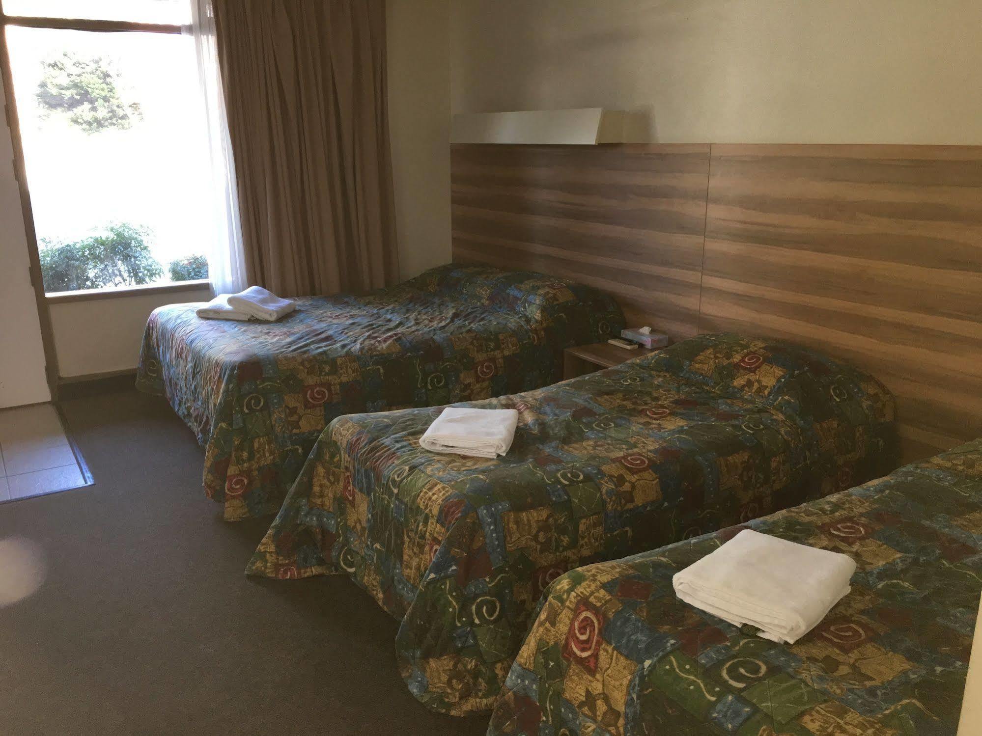 Red Cedars Motel Canberra Eksteriør billede