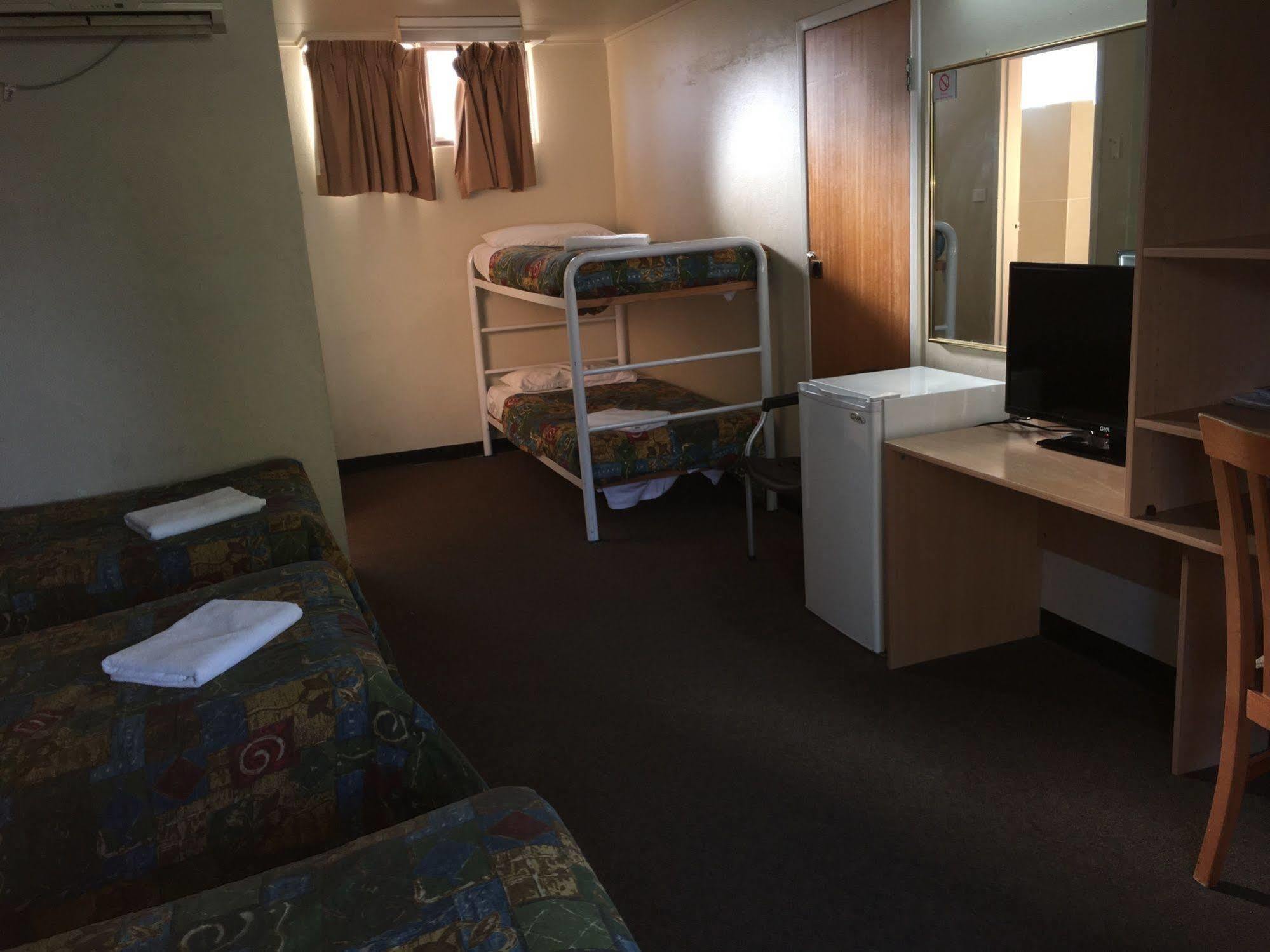 Red Cedars Motel Canberra Eksteriør billede