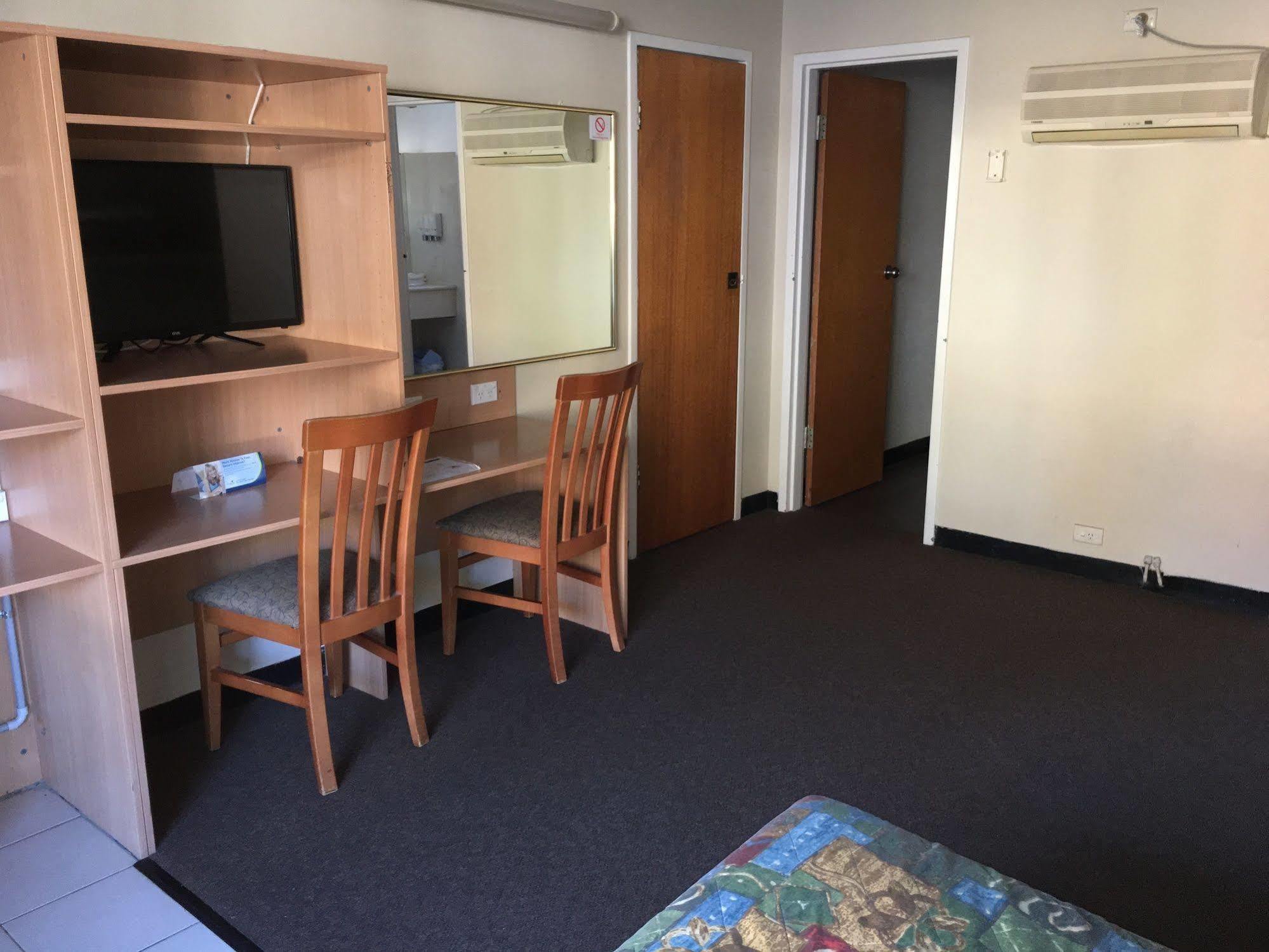 Red Cedars Motel Canberra Eksteriør billede